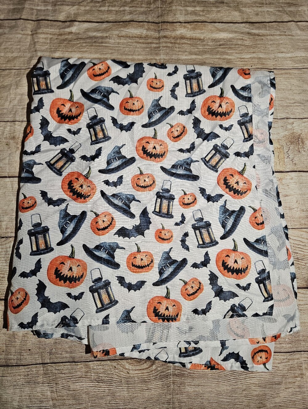 Halloween pumpkins, bats, witch hats, lanterns 60x84 tablecloth